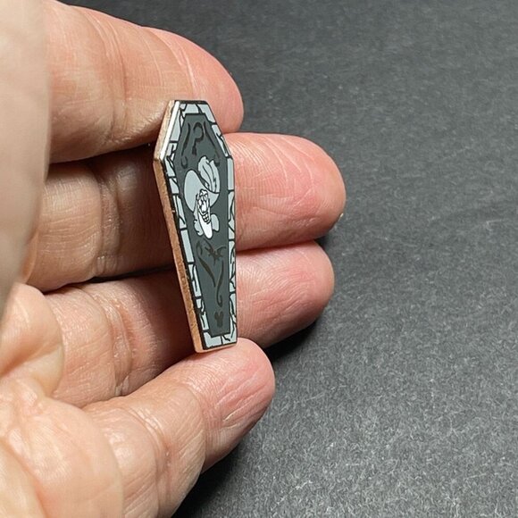 Disney Captain Hook Trading Pin Peter Pan Villain Silver Coffin Lapel Pin Brooch - Picture 7 of 9